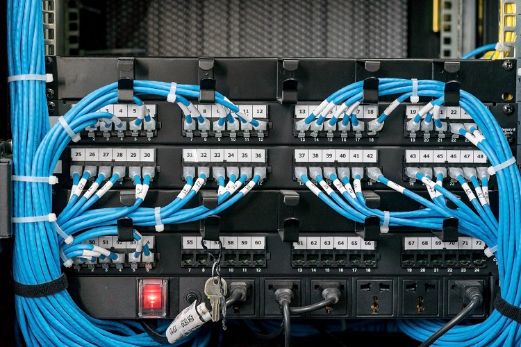 Network Cable Management inside a cabinet Network Cable Management inside a cabinet